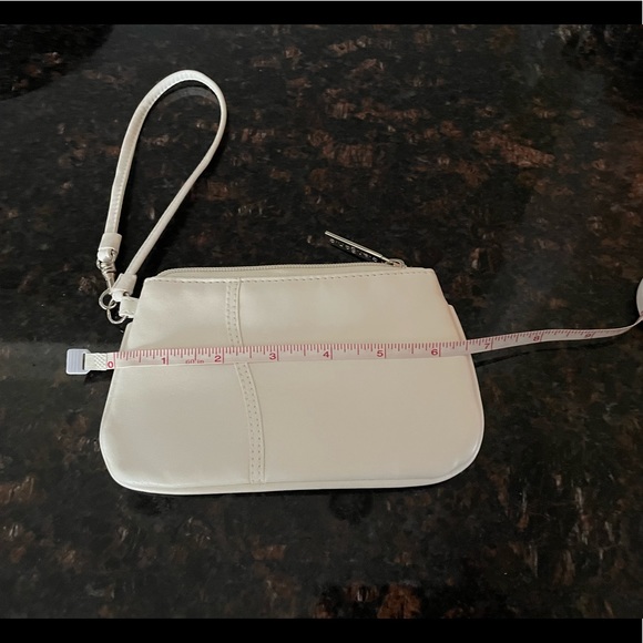 Ladies faux leather wristlet - Picture 7 of 11